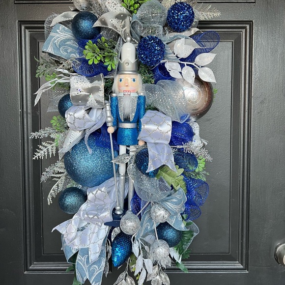 💙Gorgeous Blue & Silver Nutcracker Swag - Picture 2 of 4